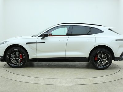 ASTON MARTIN DBX - 8