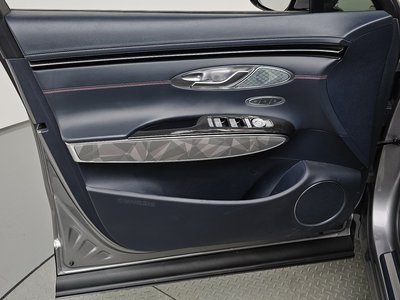 2021 Genesis GV70 — миниатюра 14
