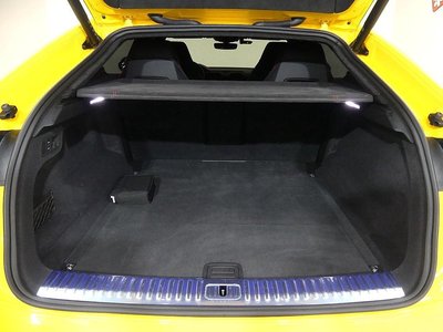 LAMBORGHINI URUS - 10