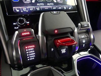 LAMBORGHINI URUS - 5