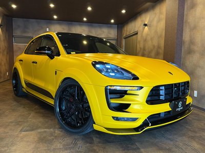 PORSCHE MACAN - 1