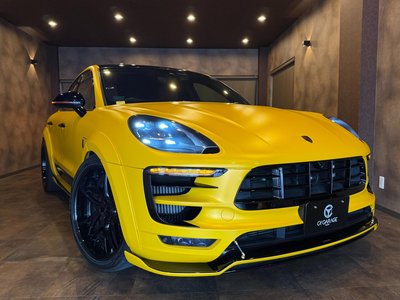 PORSCHE MACAN - 4