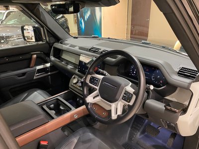 LAND ROVER DEFENDER - 2