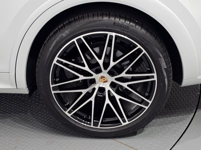 2025 Porsche CAYENNE 照片 8
