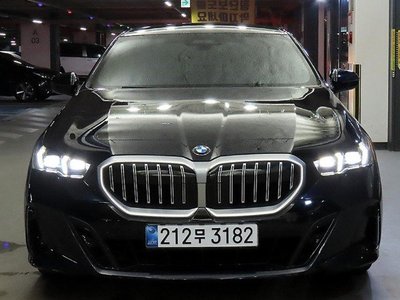 2023 BMW 5 SERIES — фото 4