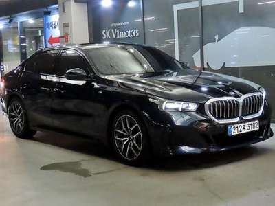 2023 BMW 5 SERIES — фото 1