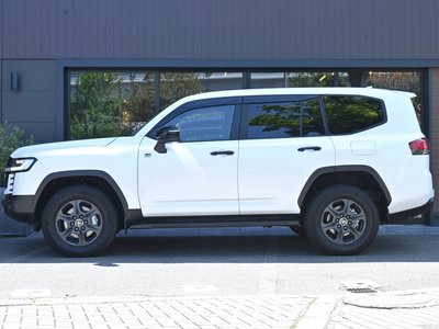 TOYOTA LAND CRUISER 300 - 5