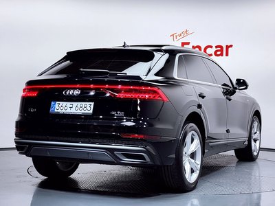 AUDI Q8 - 4