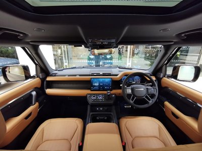 LAND ROVER DEFENDER - 7