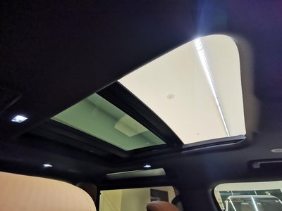 LAND ROVER DEFENDER - 4