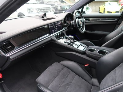 PORSCHE PANAMERA - 4