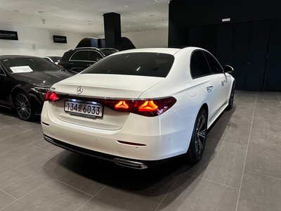 MERCEDES-BENZ E-CLASS - 4