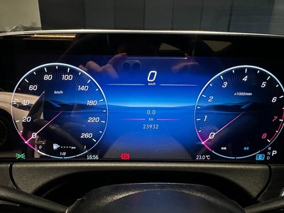 MERCEDES-BENZ E-CLASS - 8