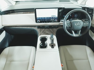 2024 LEXUS LM — фото 2