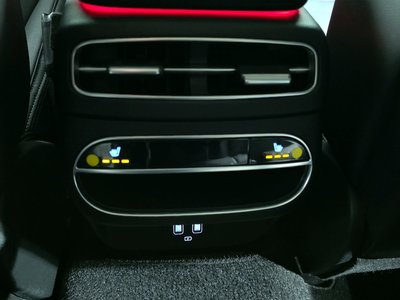 2021 Genesis GV70 — миниатюра 18