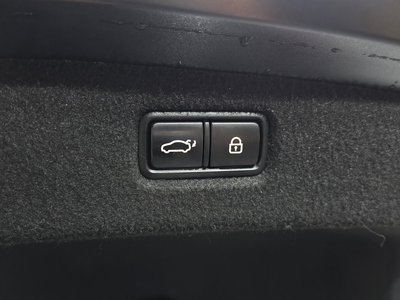 2020 Genesis G90 thumbnail 24