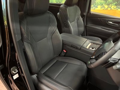 2025 Toyota VELLFIRE photo 8