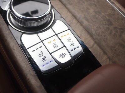 2020 Genesis G90 thumbnail 17