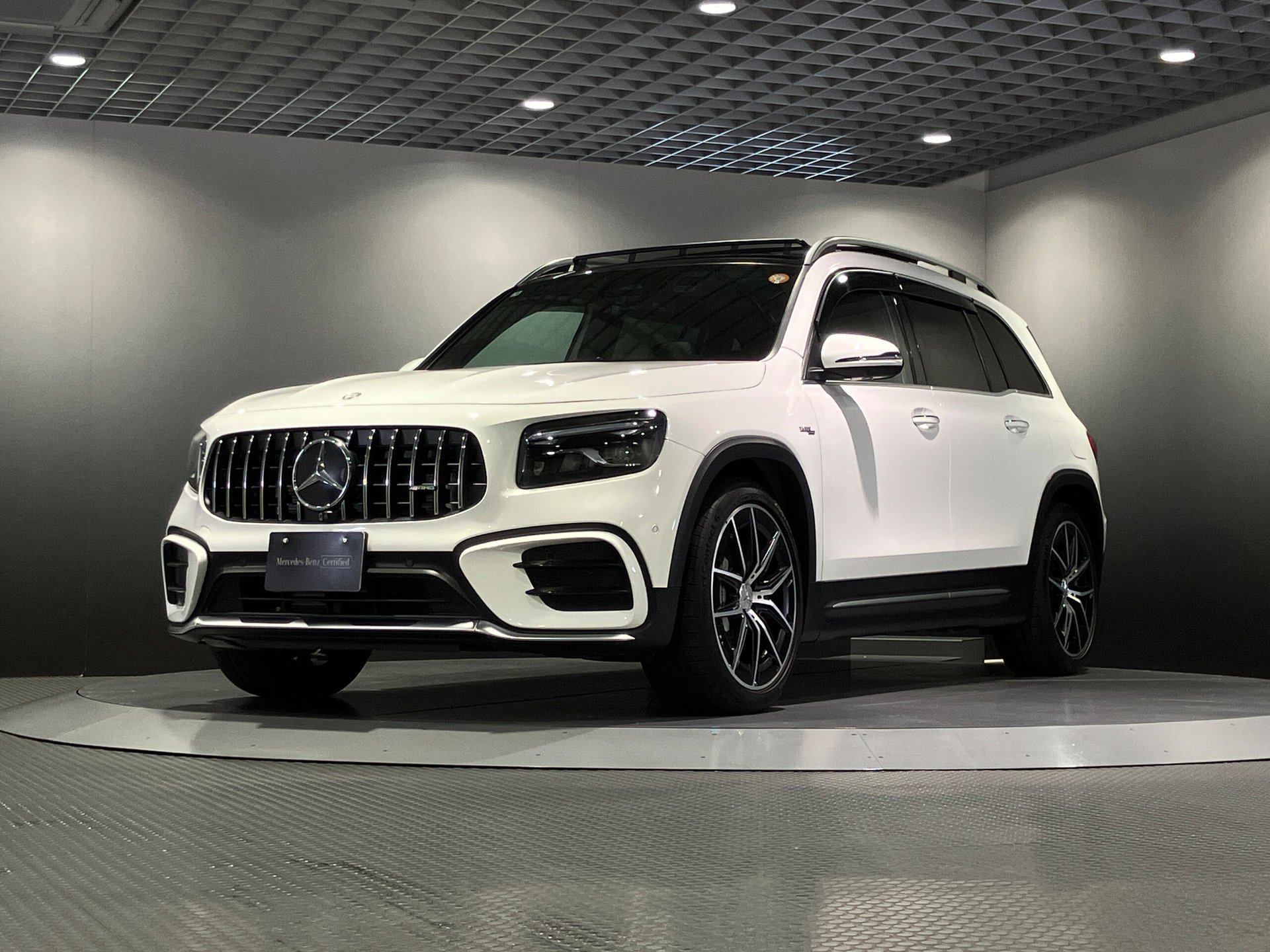 MERCEDES-BENZ GLB AMG - View 1