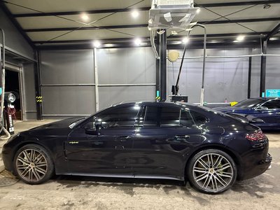 PORSCHE PANAMERA - 8