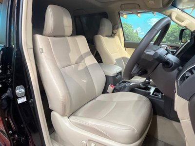 TOYOTA LAND CRUISER PRADO - 8