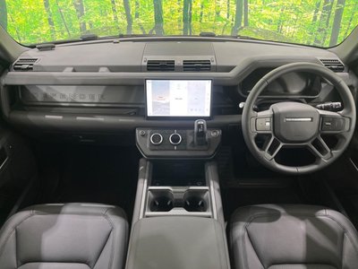 LAND ROVER DEFENDER - 2