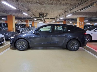 TESLA MODEL Y - 9