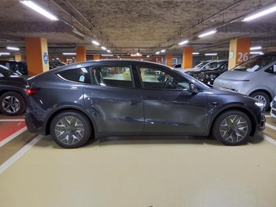 TESLA MODEL Y - 10