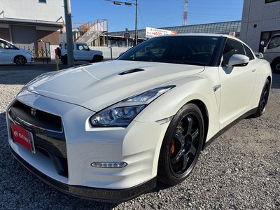 NISSAN GT-R