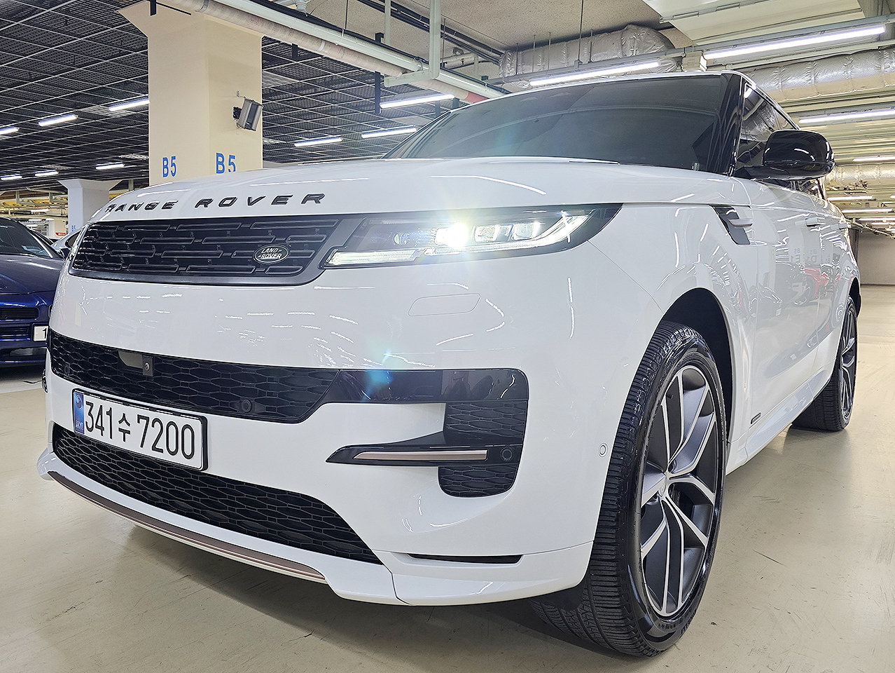 LAND ROVER RANGE ROVER SPORT - View 1