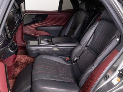 2019 LEXUS LS photo 9