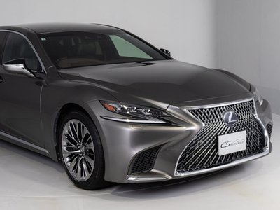 2019 LEXUS LS photo 6