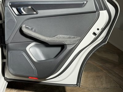 2021 Porsche MACAN — миниатюра 18