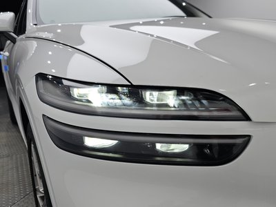 صورة 9 لـ 2021 Genesis GV70