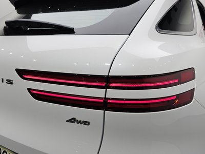 صورة 10 لـ 2021 Genesis GV70