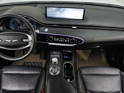 صورة 5 لـ 2021 Genesis GV70