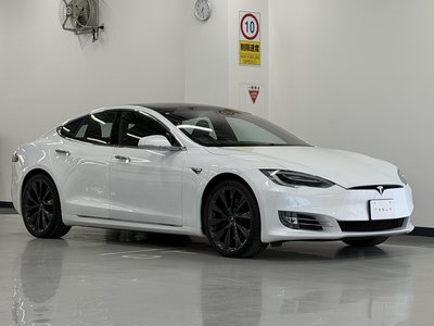 TESLA MODEL S - 10