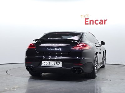 PORSCHE PANAMERA - 3