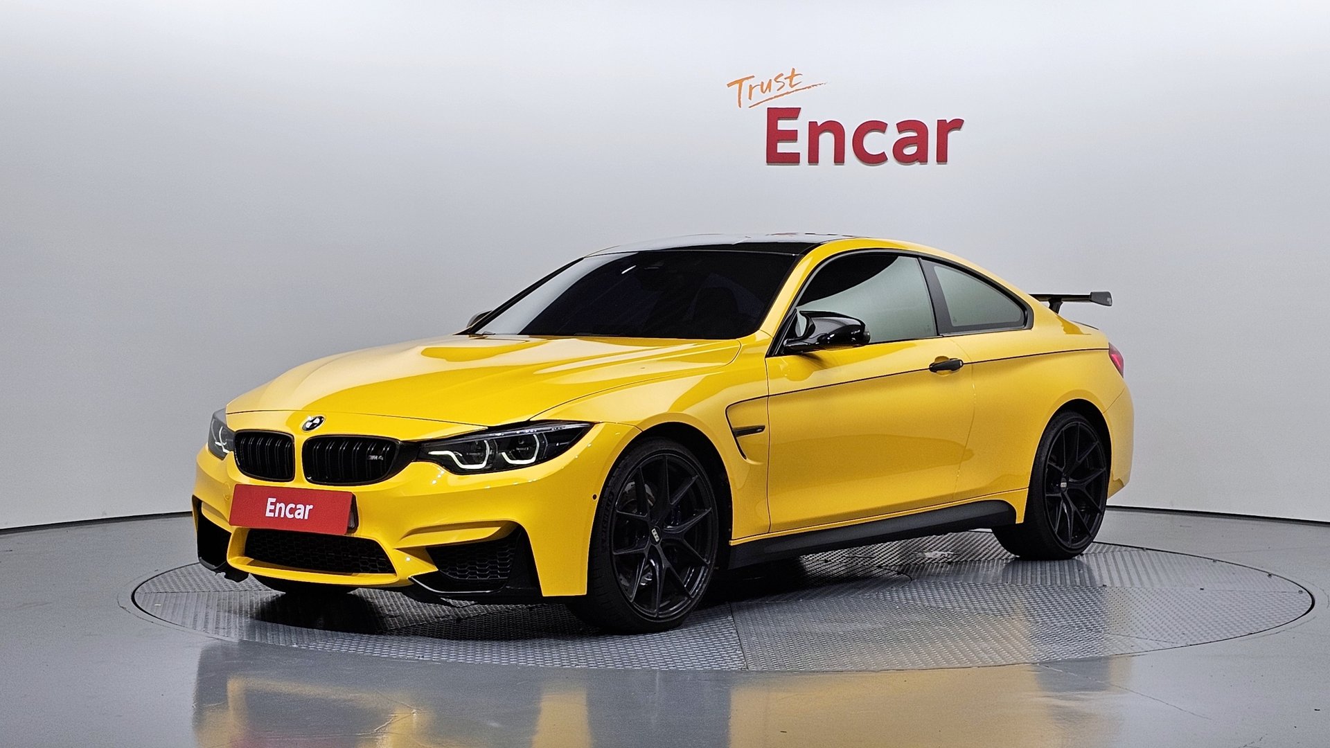 BMW M4 - View 1