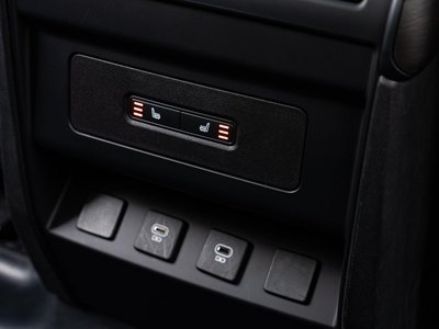 LAND ROVER DEFENDER - 8