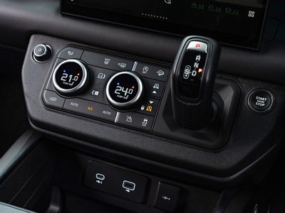 LAND ROVER DEFENDER - 6