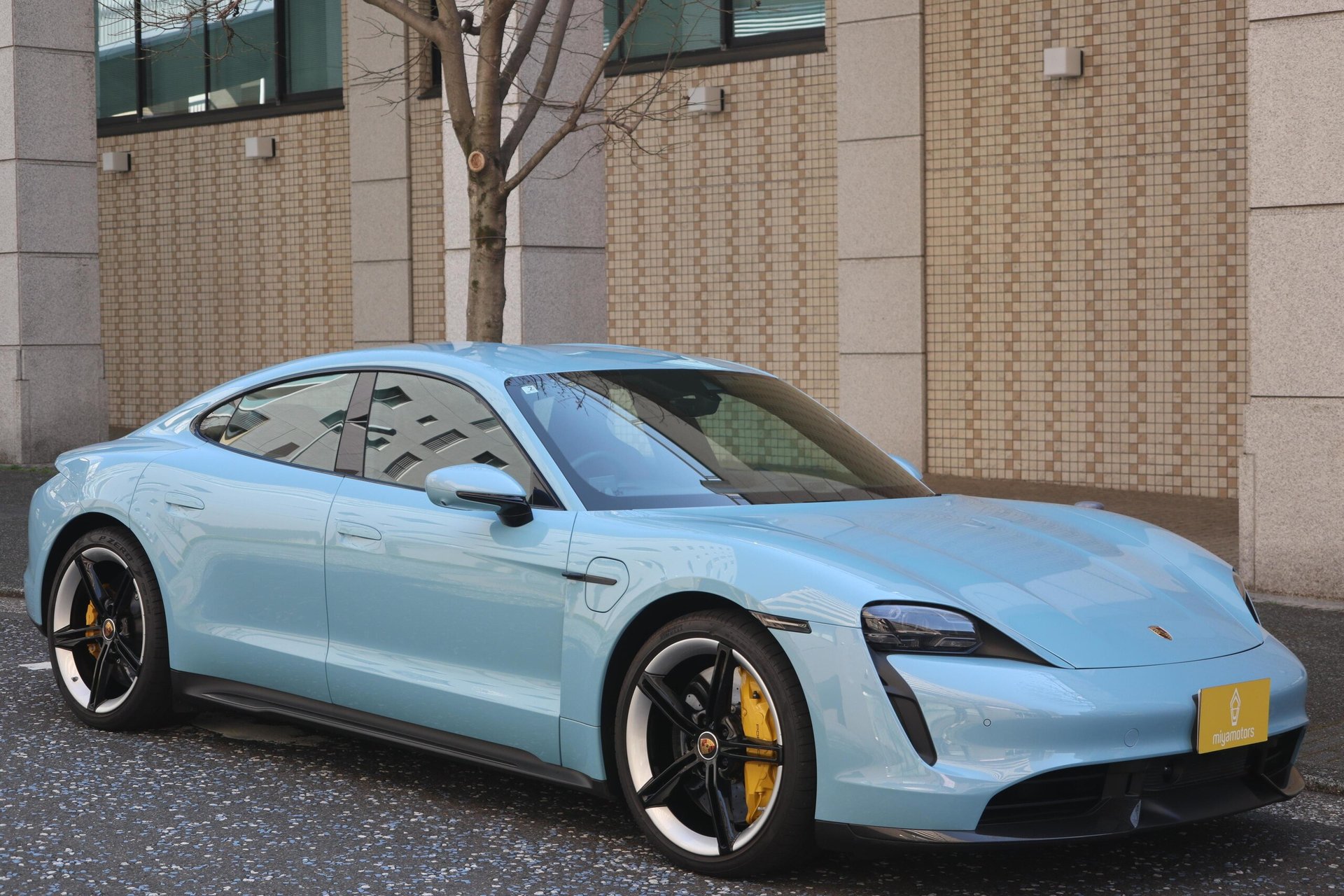 PORSCHE TAYCAN - View 1