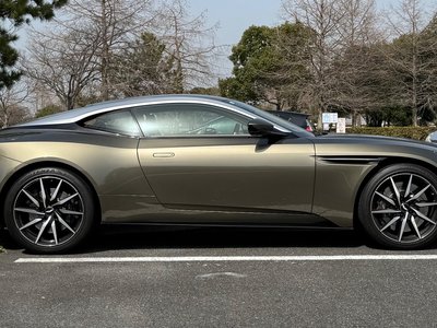 ASTON MARTIN DB11 - 3