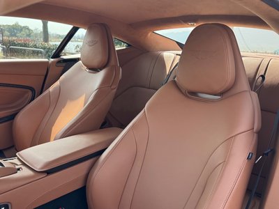 ASTON MARTIN DB11 - 6