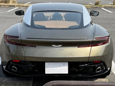 ASTON MARTIN DB11 - 4