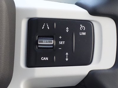 LAND ROVER DEFENDER - 9