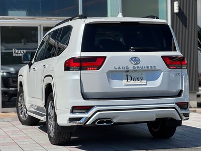 TOYOTA LAND CRUISER 300 - 7