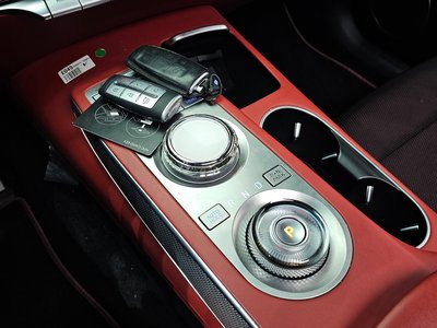 2022 Genesis GV70 photo 9