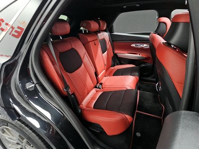 2022 Genesis GV70 — миниатюра 12
