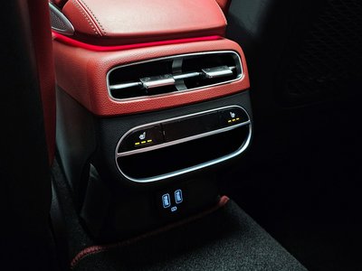 2022 Genesis GV70 — миниатюра 17